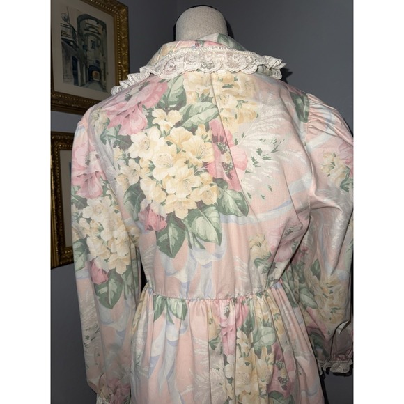 VTG 80s Komar Floral Lace House Robe Dress Cottage Granny Victorian Pockets SZ M - Picture 7 of 16